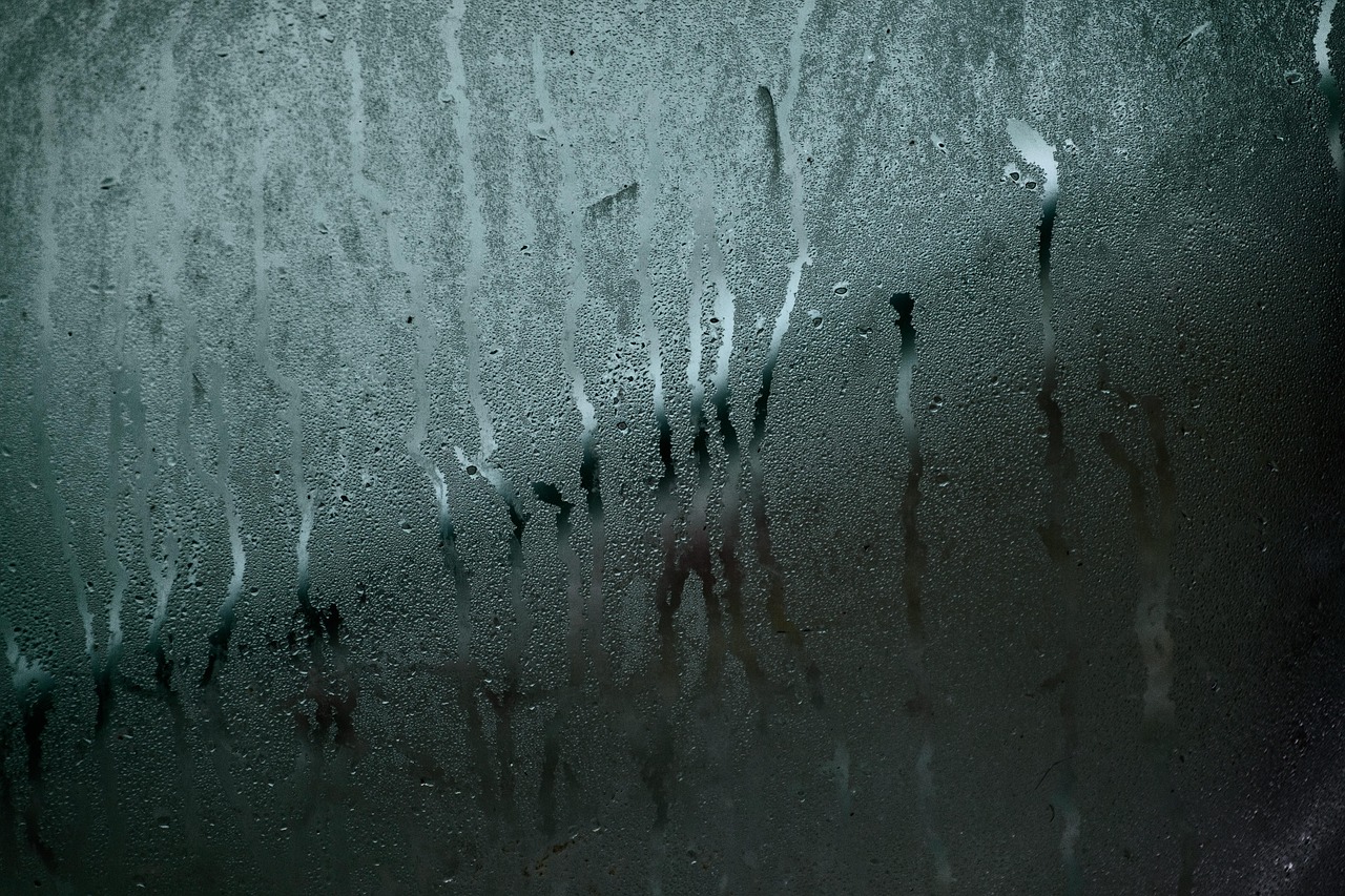 Reflecterende raamfolie op een helder raam
